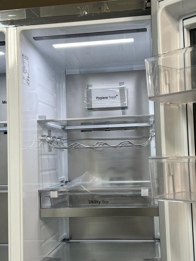 نمای داخلی بخش یخچال ساید بای ساید ال جی X287 محصول 2022 با قابلیت Hygiene Fresh