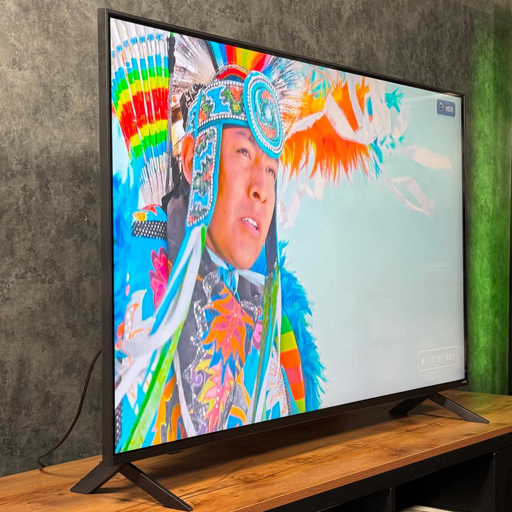 نمای کناری تلویزیون ال‌ جی QNED82A با طراحی باریک Ultra Slim