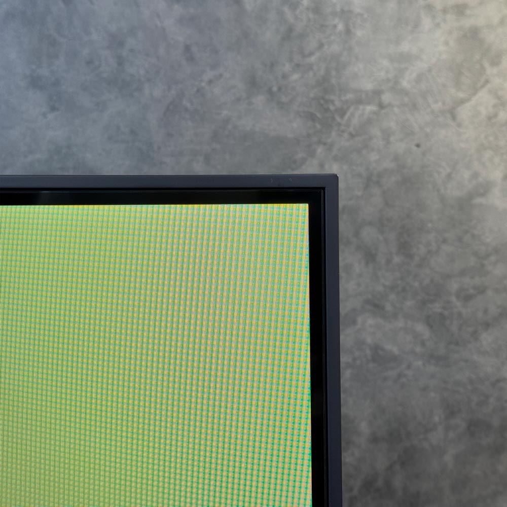 قاب و حاشیه‌های اطراف تلویزیون ال جی مدل QNED82A