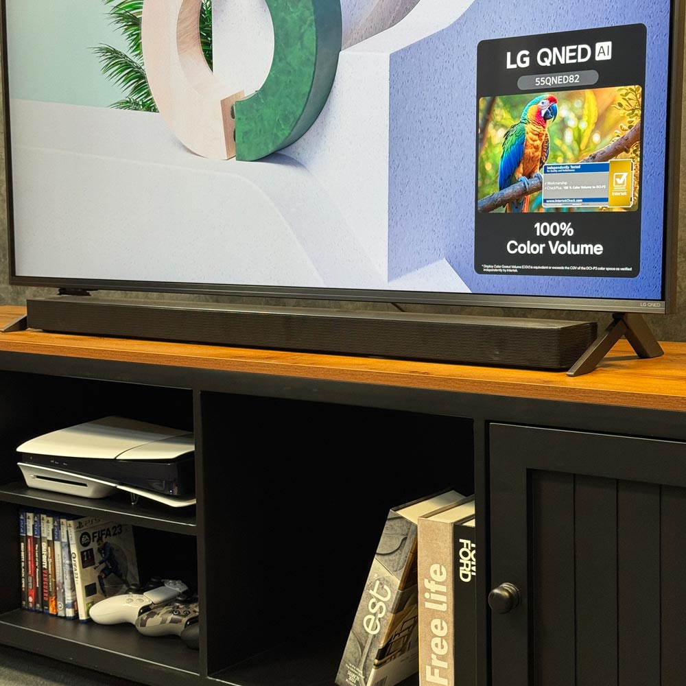 حالت قرارگیری ساندبار زیر تلویزیون ال‌ جی QNED82A