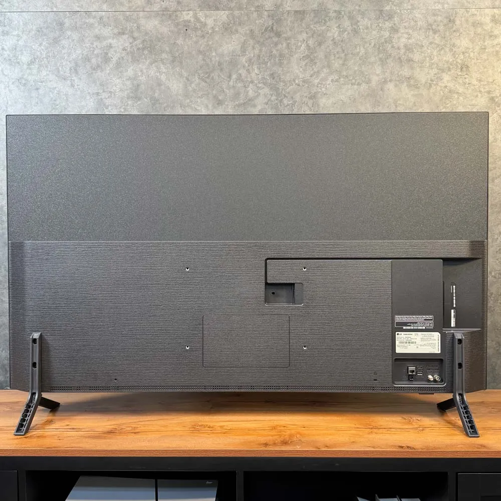 نمای پشتی تلویزیون ال جی مدل 2025 QNED82