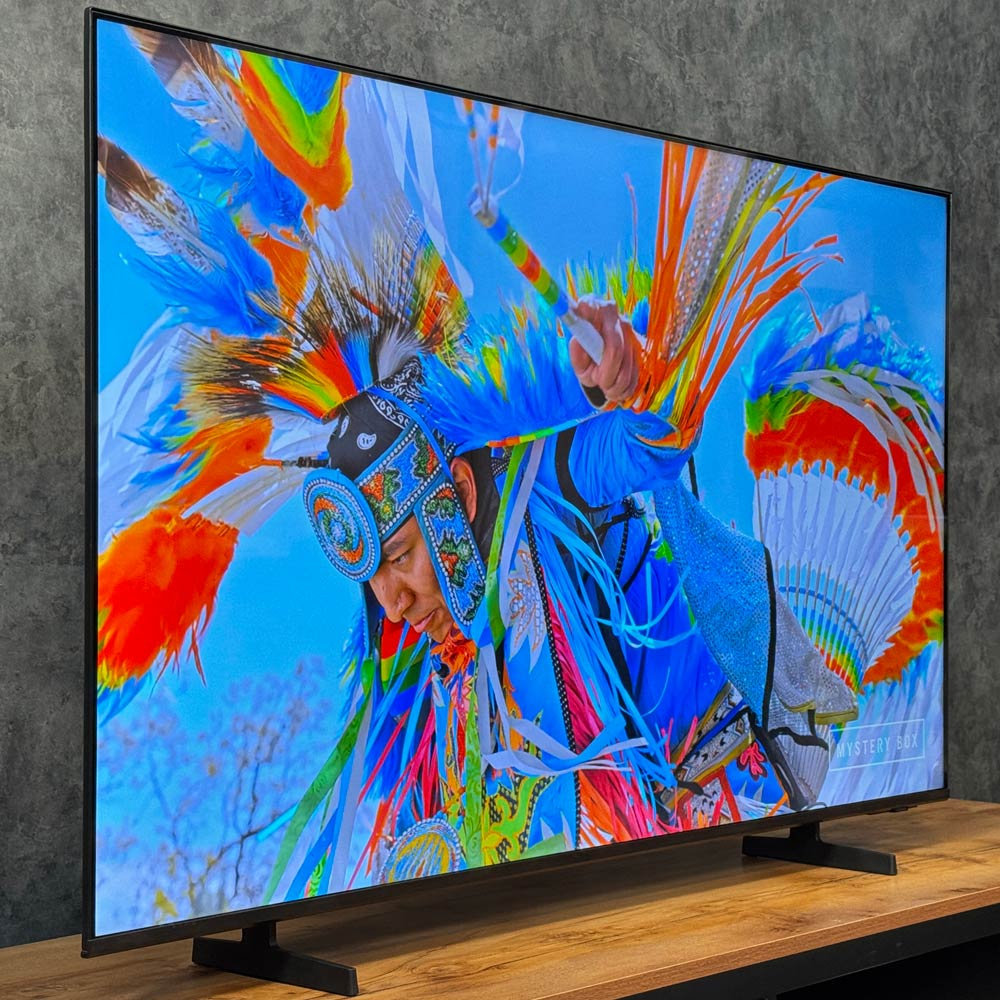 نمای کلی طراحی تلویزیون سامسونگ U8000F سری 8