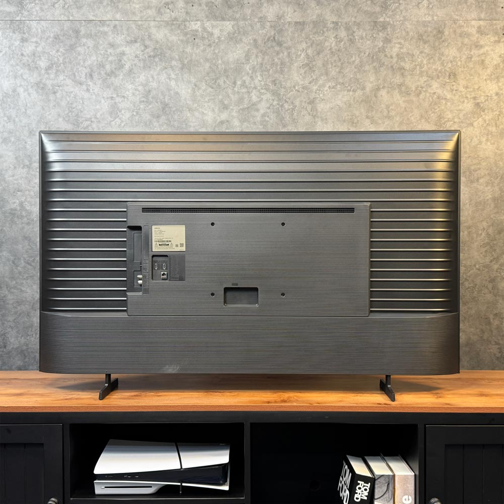 نمای پشتی تلویزیون کریستال سامسونگ U8000F محصول 2025