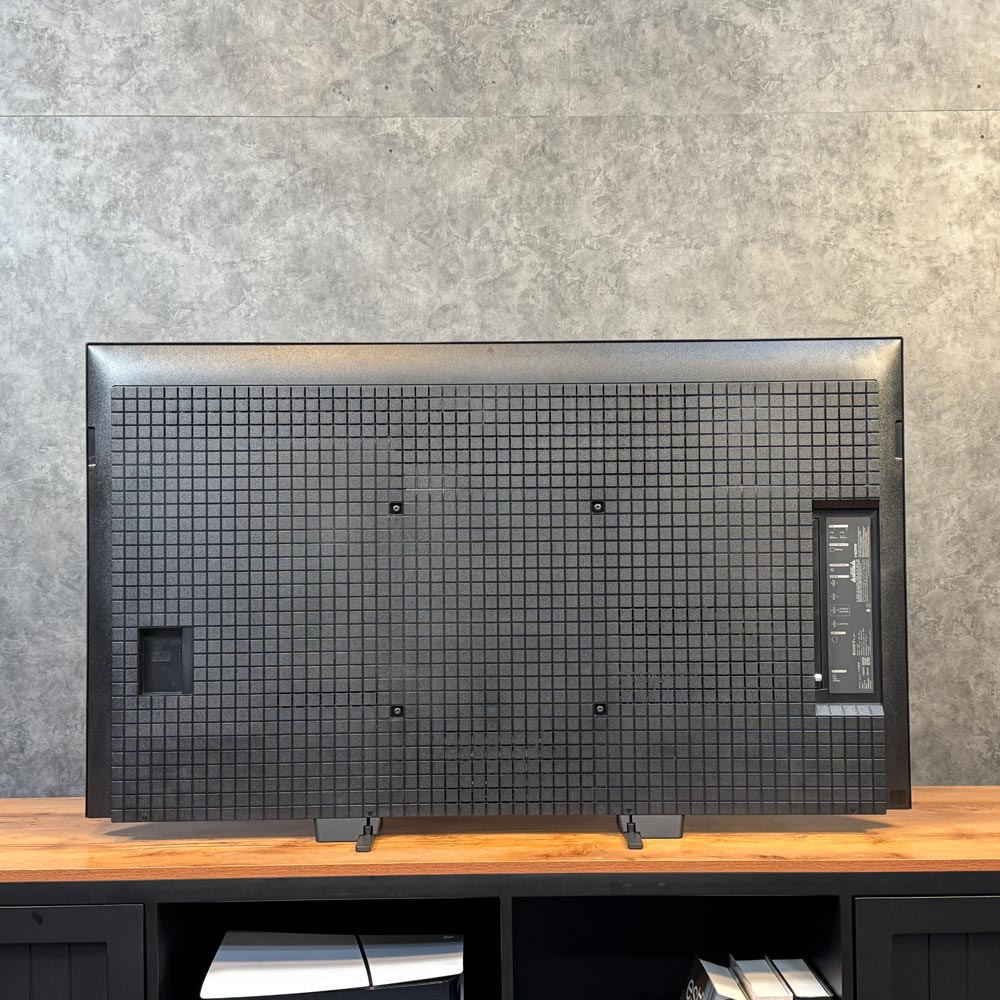 نمای پشتی تلویزیون سونی BRAVIA 5 (XR50) با طراحی مشبک