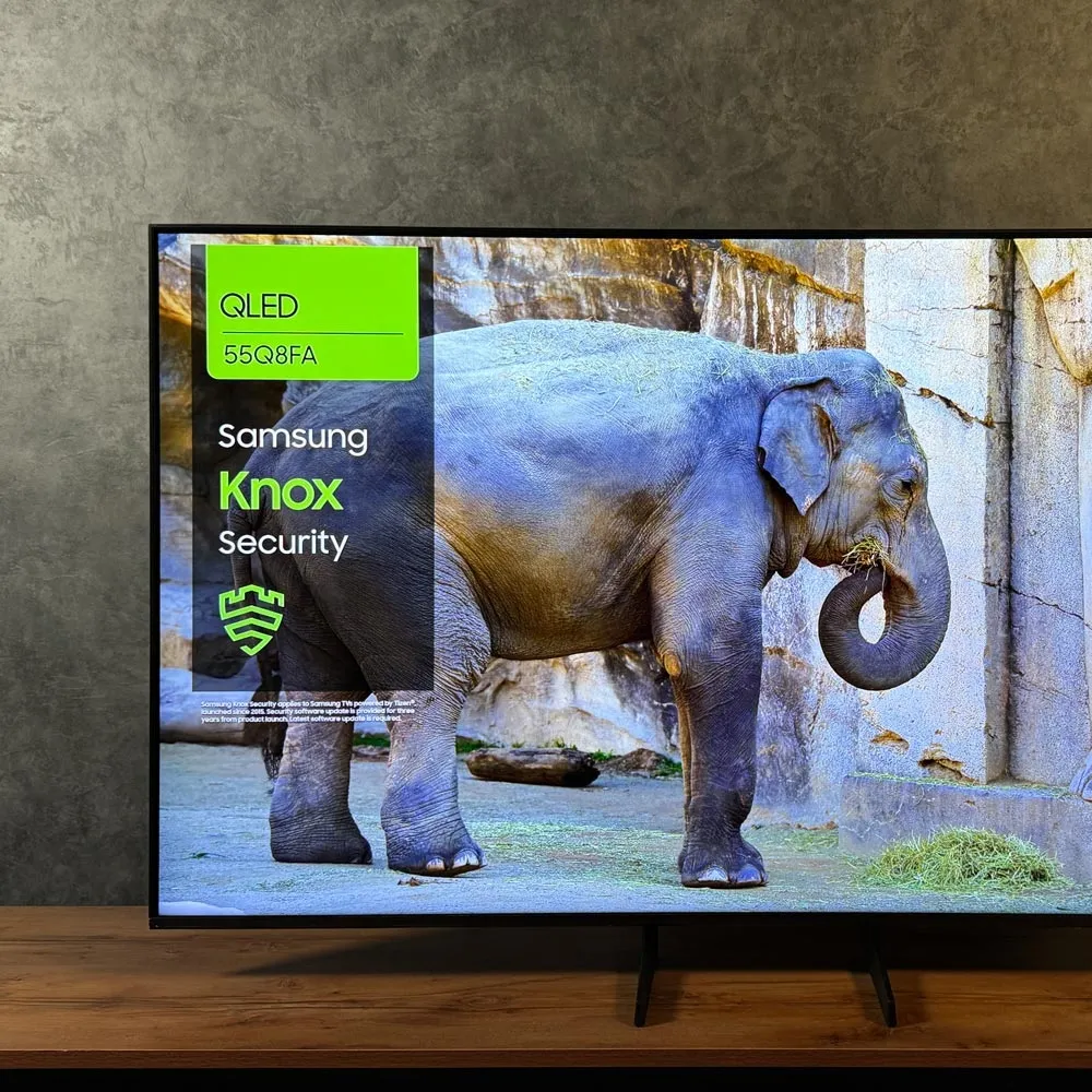 نمای کلی تلویزیون QLED سامسونگ Q8F 2025 با طراحی AirSlim