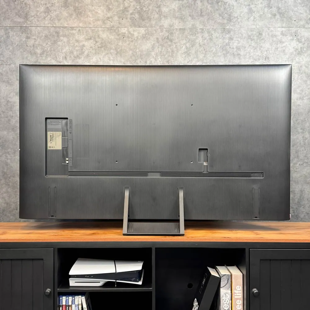 نمای پشتی تلویزیون سامسونگ QN85F