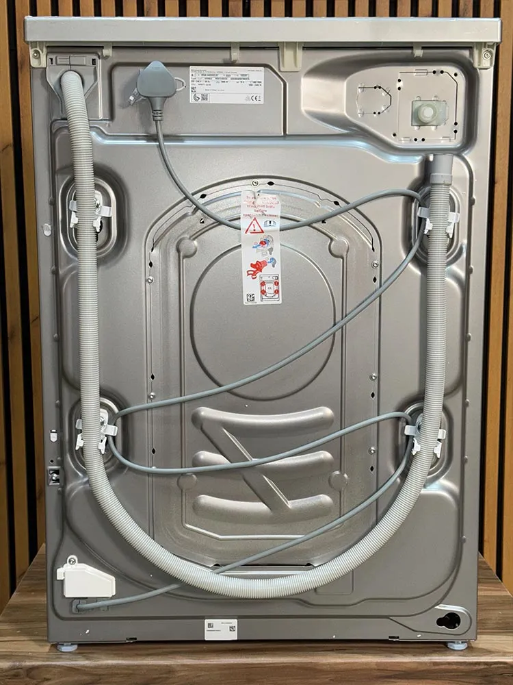 نمای پشتی ماشین لباسشویی سری 4 بوش مدل WGA1440XGC رنگ نقره‌ای