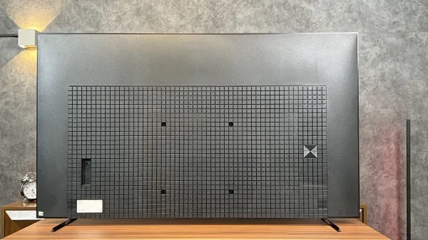نمای پشتی تلویزیون سونی A80K