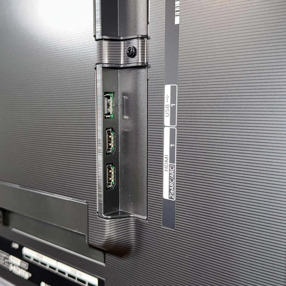 نمای پورت‌های HDMI 2.1 و USB تلویزیون OLED ال جی G6
