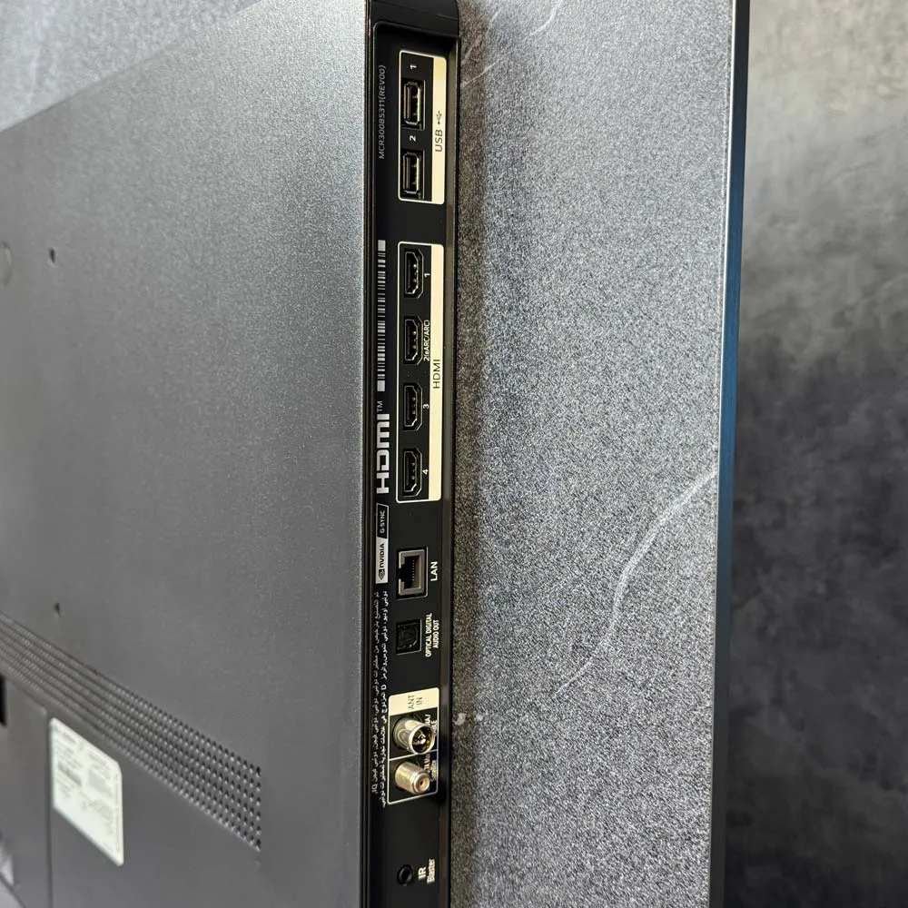 پورت‌های ورودی و خروجی تلویزیون ال جی C6 شامل HDMI 2.1 و USB 2.0