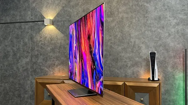 نمای جانبی تلویزیون سامسونگ S95B