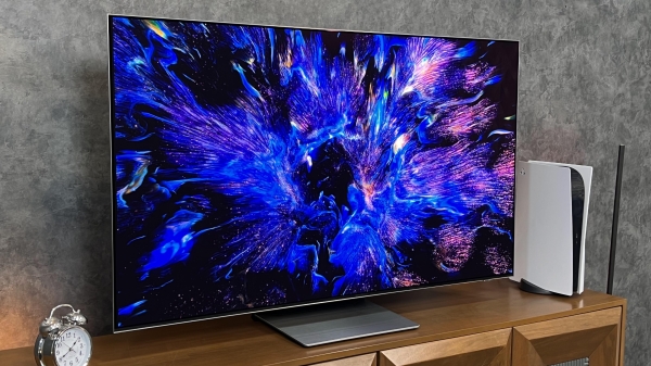 نمای جانبی تلویزیون سامسونگ S95B