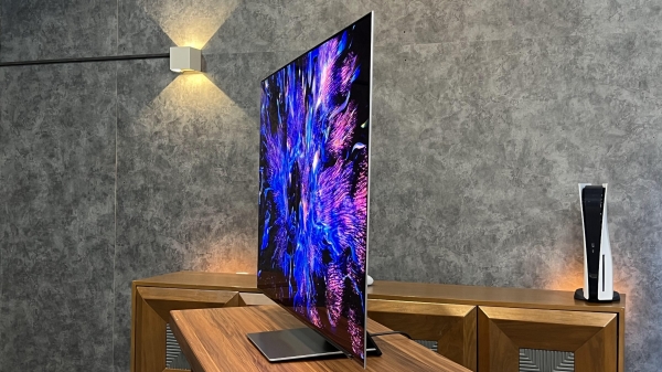 نمای جانبی تلویزیون سامسونگ S95B