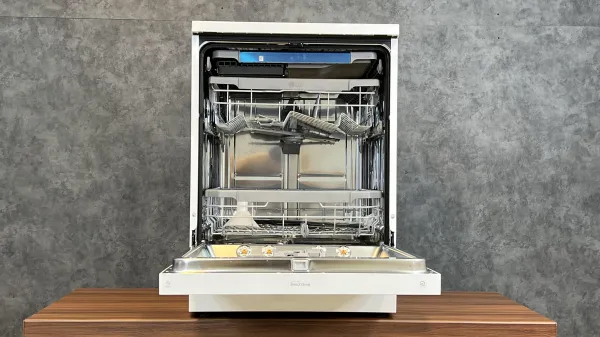 نمای جلویی ماشین ظرفشویی ال جی DFB425FW