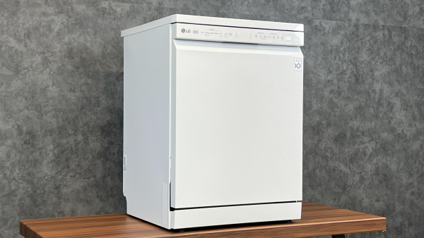 نمای جانبی ماشین ظرفشویی ال جی DFB425FW