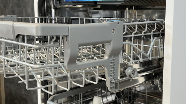 نمای داخلی ماشین ظرفشویی ال جی 425