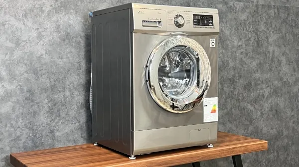 نمای جانبی ماشین لباسشویی ال جی FH4G6TDY6