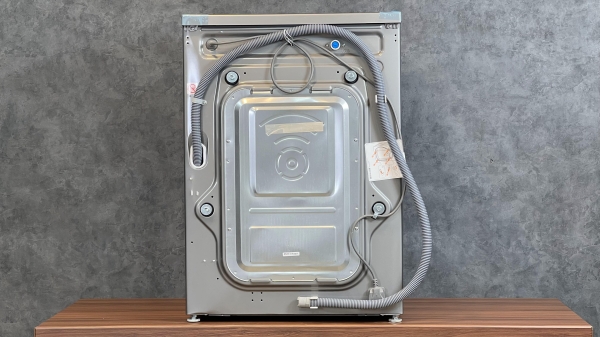 نمای خلفی لباسشویی ال جی FH4G6TDY6