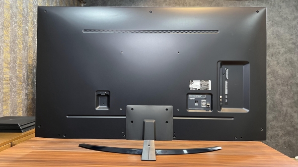 نمای خلفی تلویزیون ال جی NANO76