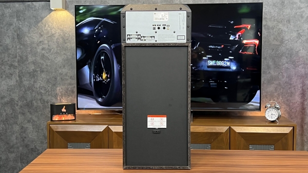 نمای پشتی سیستم صوتی ال جی XBOOM ON7