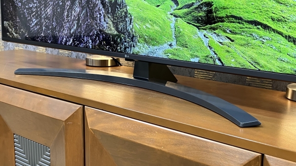 پایه تلویزیون UQ8100