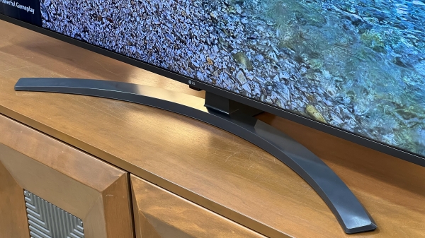 پایه تلویزیون UQ8100