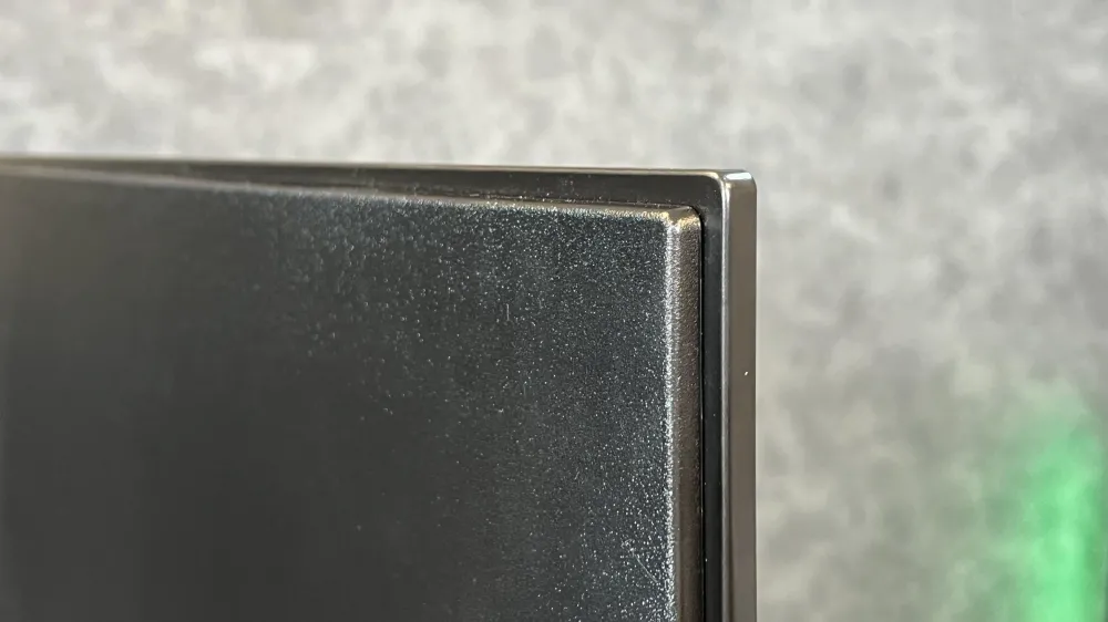 حاشیه تلویزیون سونی A80L