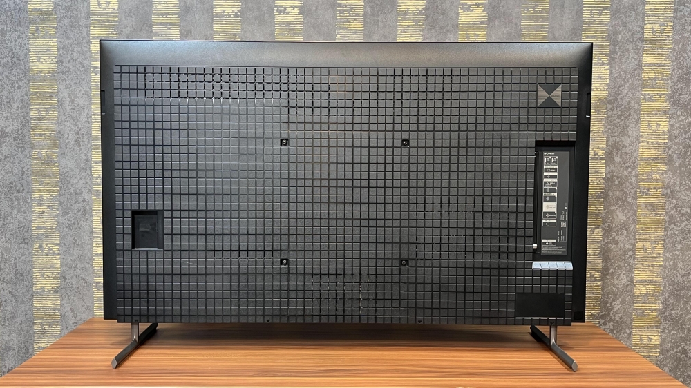 نمای پشتی تلویزیون سونی X90L