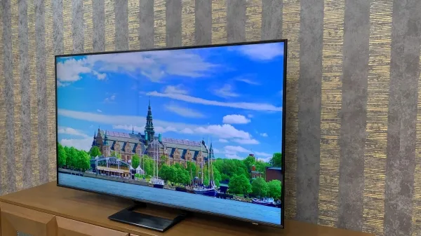 طراحی تلویزیون سامسونگ BU8500