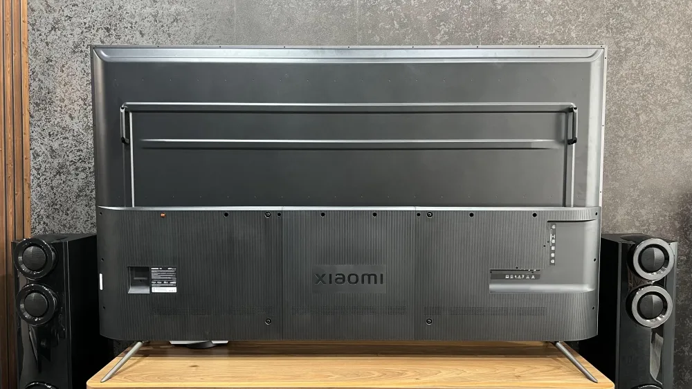 نمای پشتی تلویزیون شیائومی MAX