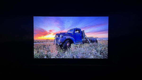 نوع پنل تلویزیون ال جی UR8000