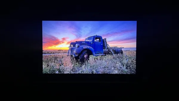 نوع پنل تلویزیون ال جی UR8000