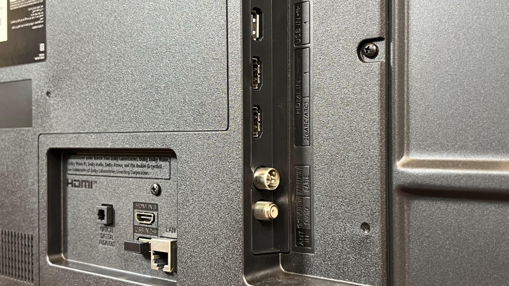 پورت‌های ورودی تلویزیون ال جی UR7300