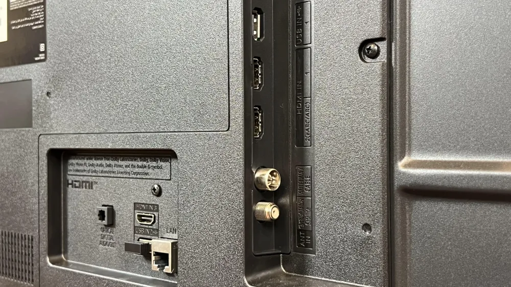 پورت‌های ورودی تلویزیون ال جی UR7300